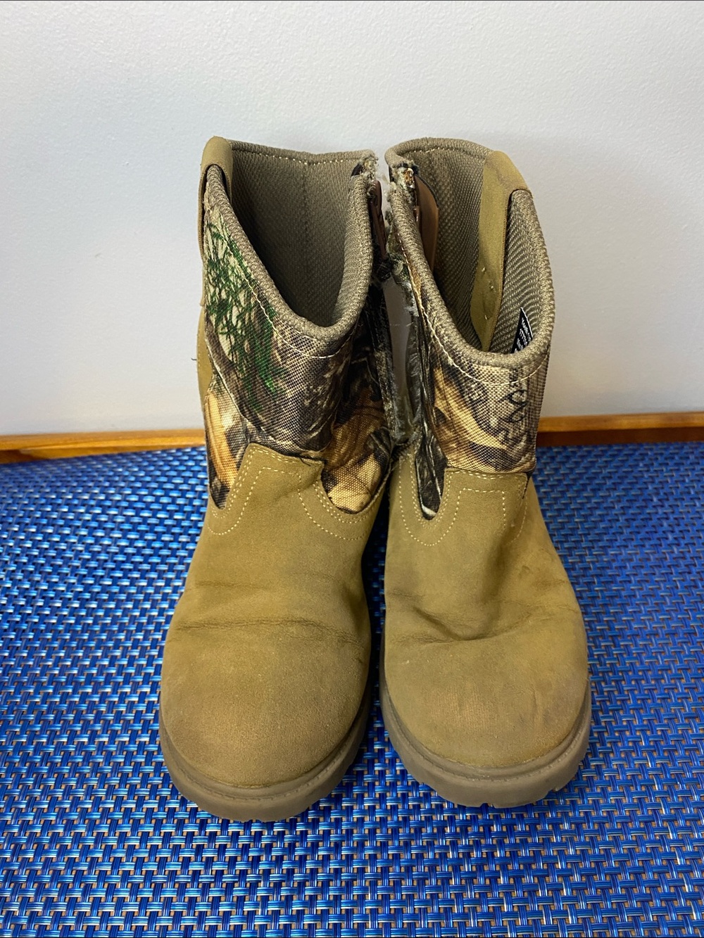 Preowned Magellan Outdoors Kids Boone Realtree Edge Camo Boots 13D